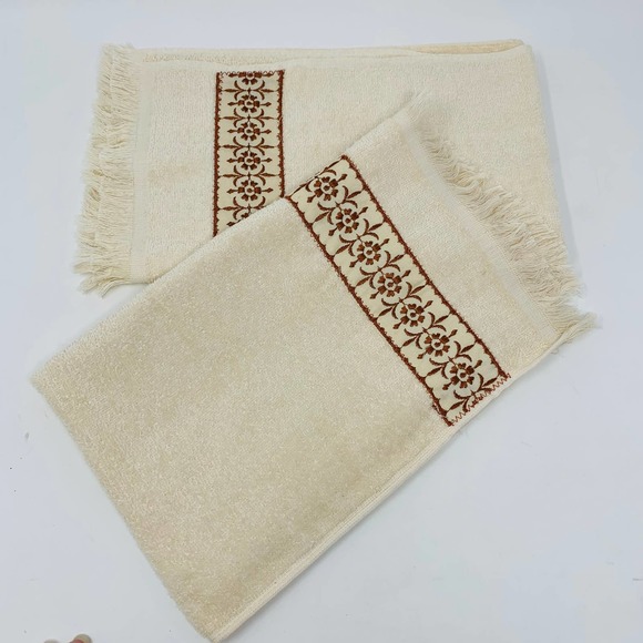 Cannon Other - Royal Family by Cannon Hand Towel Embroidered Trim Lace Cream Set Of 2 NEW